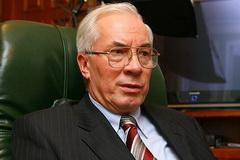 Азаров учит украинский, "визируя документы"