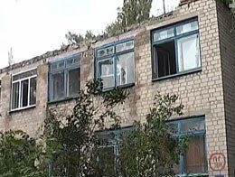 В Макеевке дети вынуждены ходить в школу без крыши