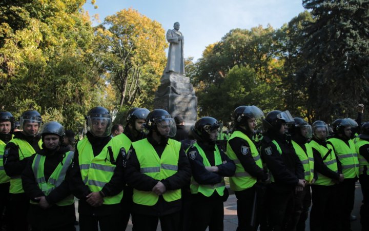 Мінкультури дало “зелене світло” демонтажу пам'ятників Ватутіну та Чкалову у Києві