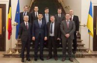 Гройсман в Европе потребовал оружия для Украины