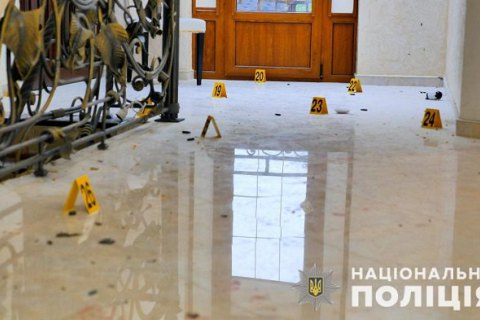 В Черновицкой области грабитель при задержании ранил двух полицейских 