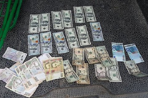 В Ивано-Франковской области чиновники сельсовета требовали $180 тыс. взятки за 2 га земли