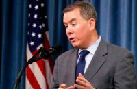 Замминистра обороны США, который был против задержки военной помощи Украине, ушел в отставку 