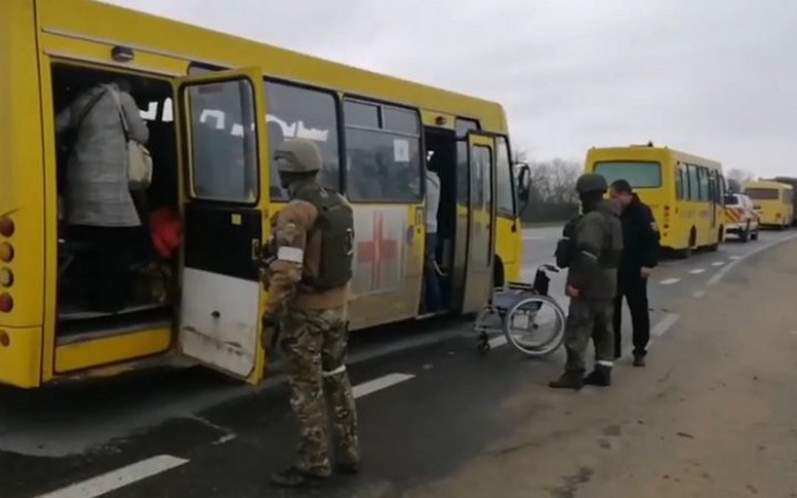 Четыре эвакуационных автобуса из Мариуполя прибыли в Запорожье