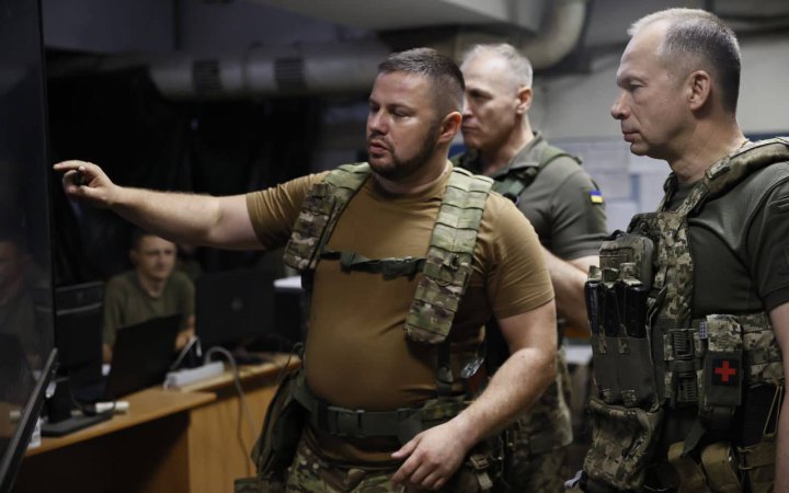В районі Бахмута ворог активно перекидає додаткові сили і засоби, - Сирський