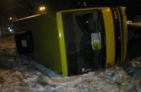 На Броварском проспекте в Киеве перевернулась маршуртка с пассажирами