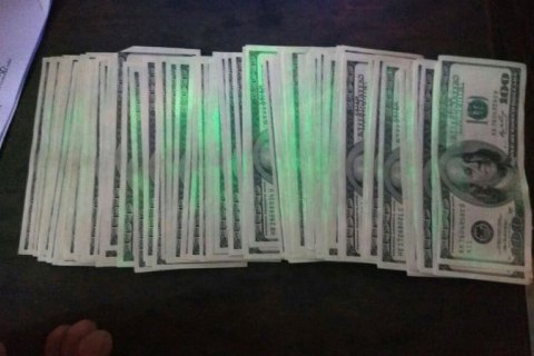 СБУ задержала агента НАБУ, пытавшегося дать взятку замглавы Миграционной службы