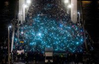 В Будапеште на митинг против налога на интернет вышли десятки тысяч человек