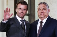 Макрон запросив Орбана до Парижа, аби знайти компроміс в українському питанні