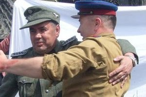В центре Львова показали, как нацисты и Советы делили Украину