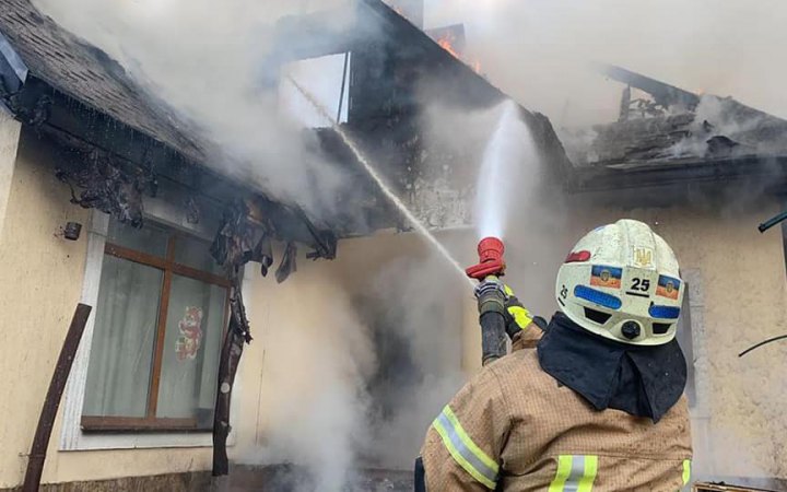 В Оболонському районі Києва в будинок влучив ворожий снаряд