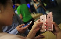 Apple извинилась за намеренное замедление старых айфонов
