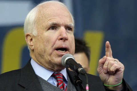 Маккейн призвал Трампа быть "пожестче" с Путиным 