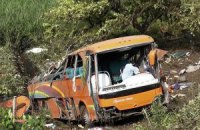 Автобус с полусотней китайских студентов упал в пропасть