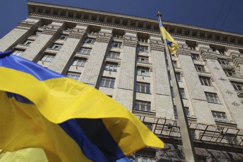 В КГГА отстранили от работы семерых не вакцинированных против ковида работников