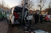 В Житомирской области пассажирский автобус врезался в столб, погиб один человек 