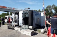 Фура перекрила Одеську трасу в Київській області