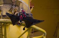 Активисты "Гринпис" поднялись на буровую установку Shell в Тихом океане