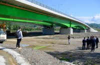 Румунія побудувала міст через Тису і новий КПП на кордоні з Україною