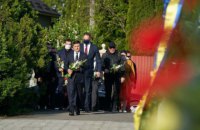 Зеленский в Ужгороде почтил память воинов, боровшихся против нацизма