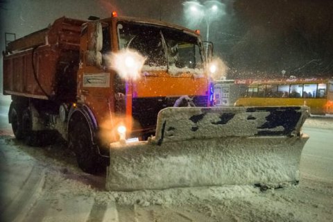 "Киевавтодор" задействовал 134 единицы техники для предотвращения гололедицы