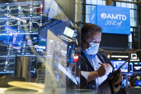 Индекс S&P 500 растет после наибольшего за год падения 