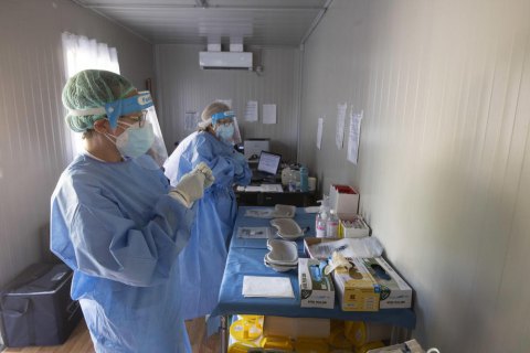 Ковид в Украине: за сутки 5,8 тыс. заболевших и почти 300 смертей