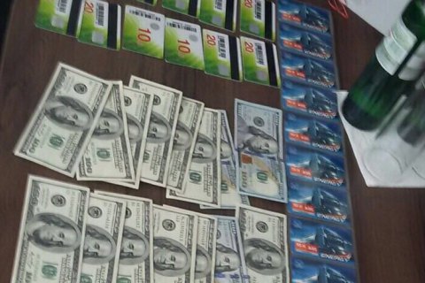 КГБ Беларуси задержал чиновника на взятке в 200 тыс. долларов