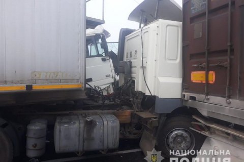 На трассе под Одессой столкнулись 11 авто, в том числе автобус с пассажирами и грузовик