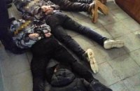 У Жмеринці чоловіки в масках намагалися зірвати сесію міськради, є постраждалі