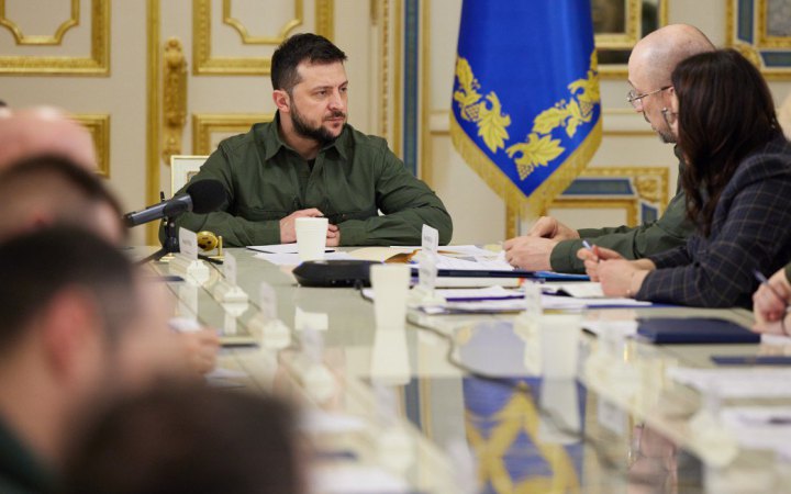 ​Зеленський на нараді з урядом доручив знайти джерела наповнення держбюджету і запровадити ембарго на торгівлю з РФ