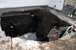 На Львовщине магазин провалился под землю
