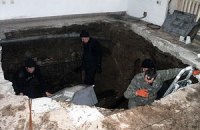 На Львовщине магазин провалился под землю