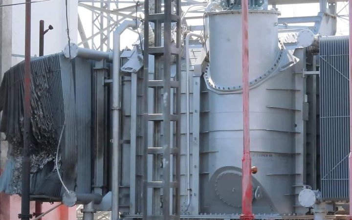 Через обстріли окупантів повністю виведені з ладу дві підстанції “Укренерго” 