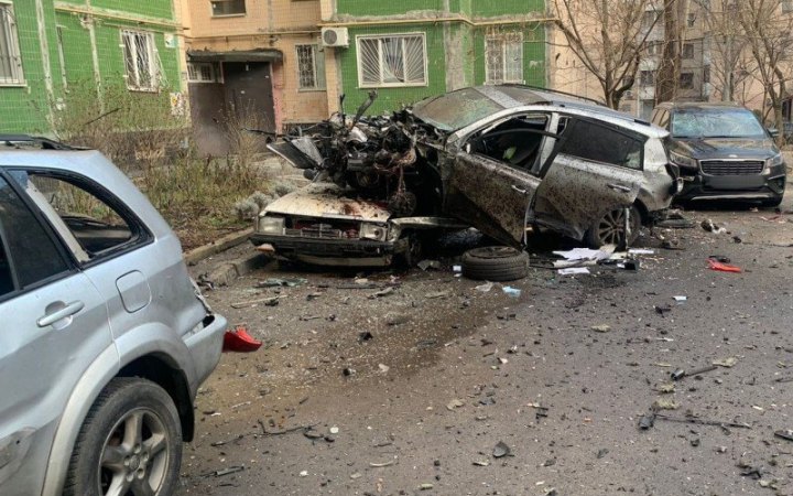 У Київському районі Одеси вибухнуло авто. Постраждав чоловік (доповнено)