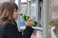 Продажу алкоголя и табака подросткам предлагают наказывать уголовно
