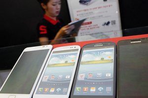 Apple требует запретить в США сразу восемь телефонов Samsung
