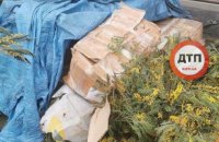 На столичном рынке "Троещина" обнаружили "кладбище мимоз" после 8 марта