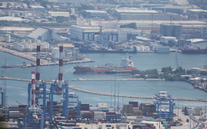 Україна відправила Ізраїлю пакет документів для арешту російського судна з викраденим українським зерном