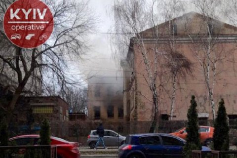 В Киеве третий раз за неделю горит отселенный дом в районе Лукьяновки