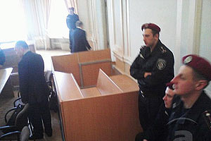 Власенко: Тимошенко готовятся "притянуть" в суд