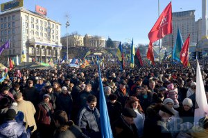 На Майдане собрались десятки тысяч людей