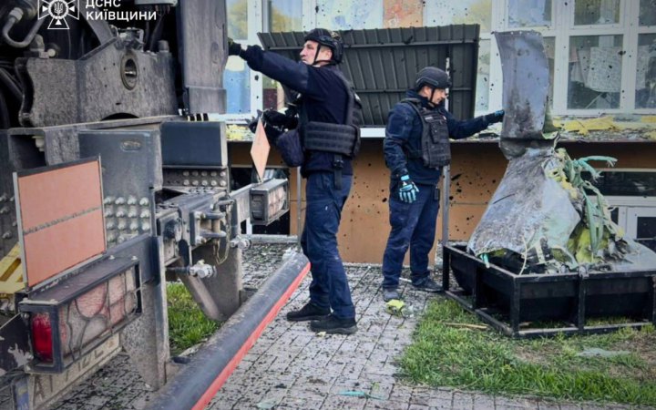На Київщині рятувальники вилучили нездетоновану частину ракети із будинку