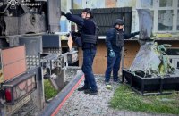 На Київщині рятувальники вилучили нездетоновану частину ракети із будинку