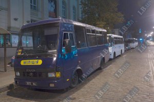 В Киев стягивают автобусы с милицией