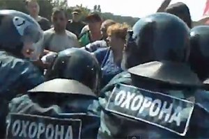 В Макеевке люди штурмовали завод "регионала"