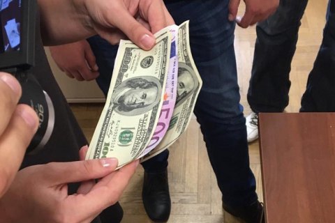 В Киеве на взятке задержали главного налогового ревизора 