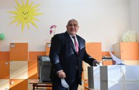 Болгарія голосує за президента, а також втретє за рік проводить вибори до парламенту