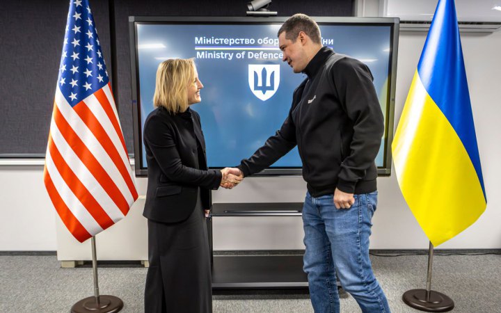 Федоров обговорив із тимчасово повіреною у справах США артснаряди із лазерним наведенням і тестуванн дронів