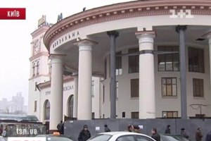 В Киеве закрыта станция метро "Вокзальная" (обновлено)